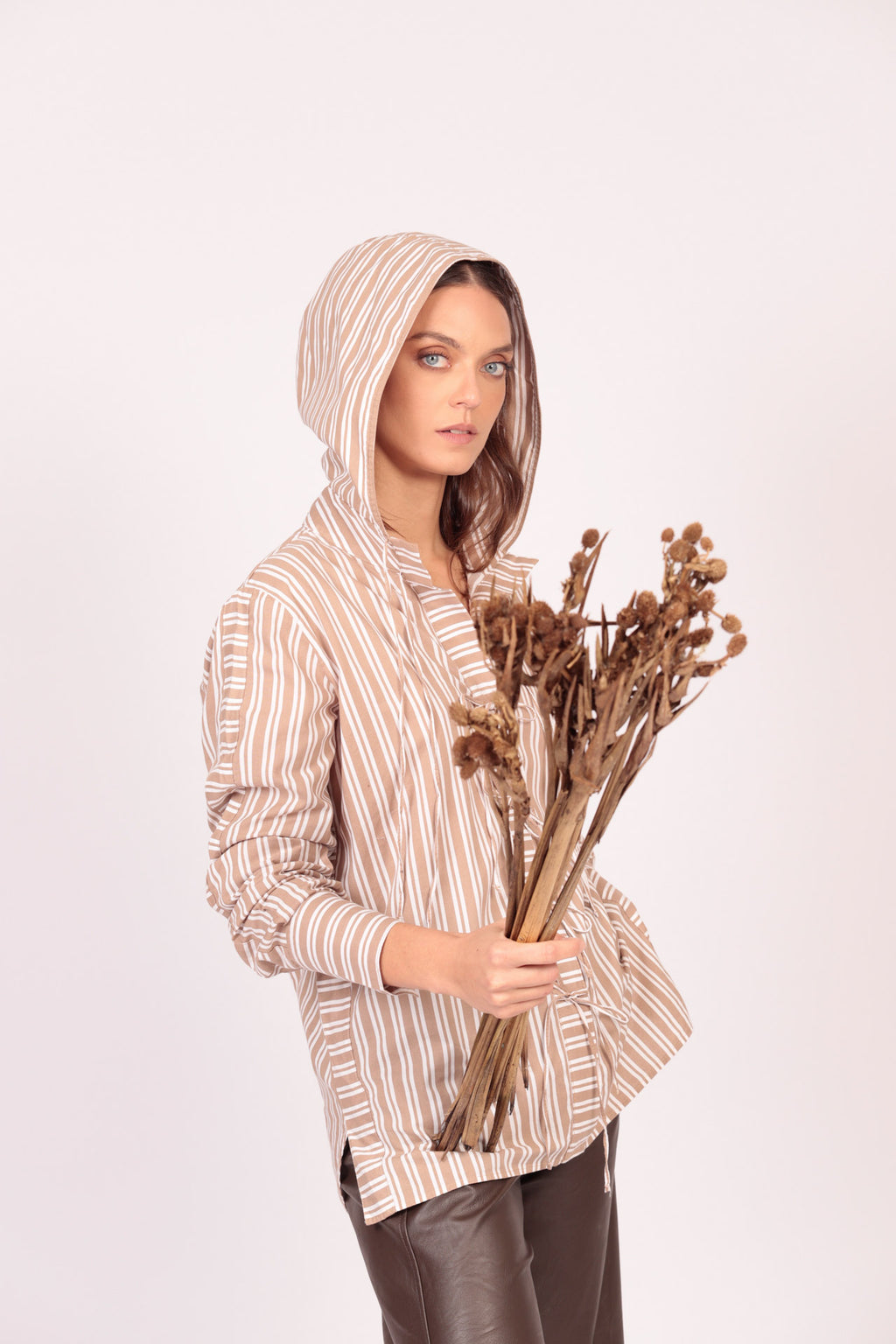 Beo shirt (beige and white stripes)