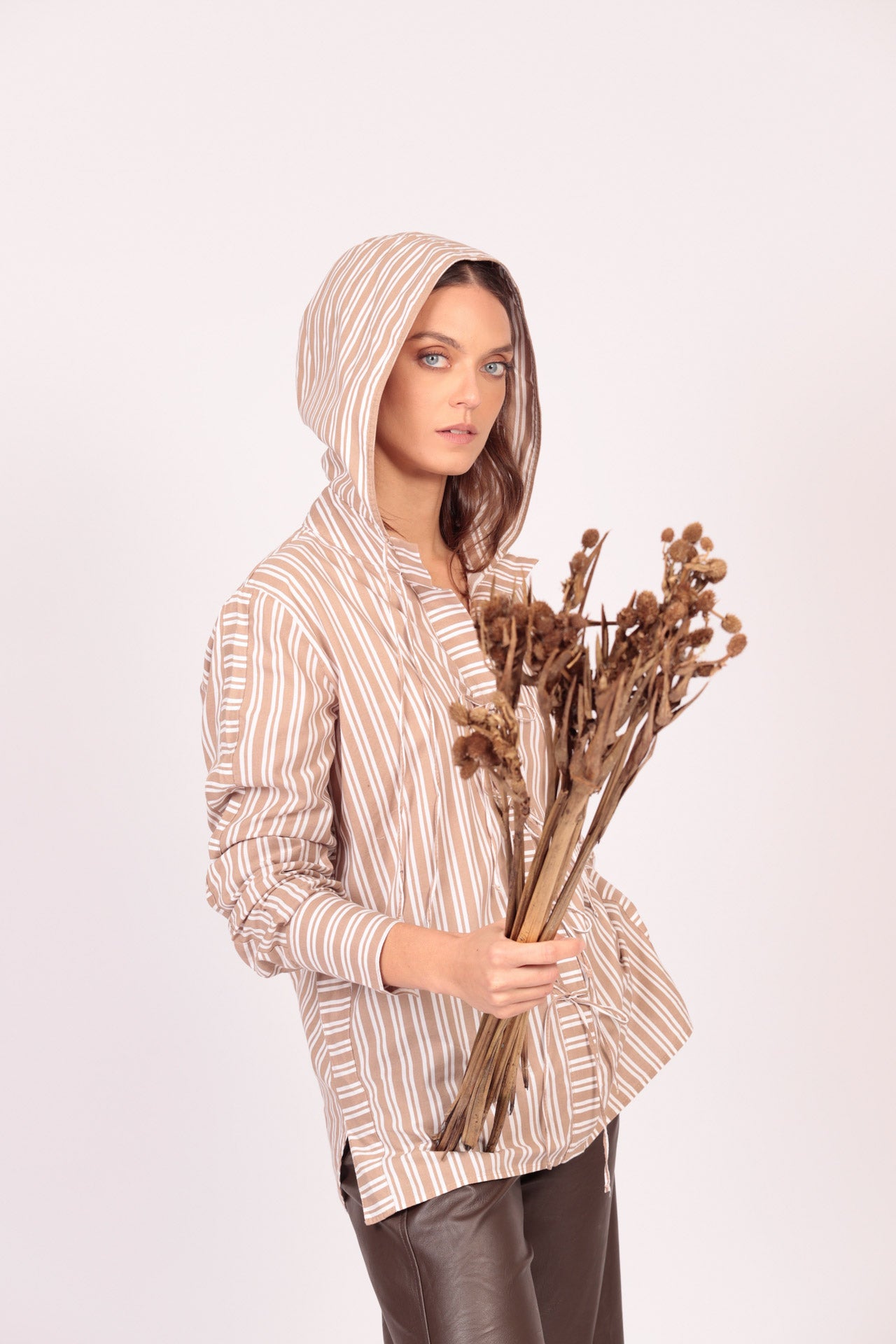 Beo shirt (beige and white stripes)