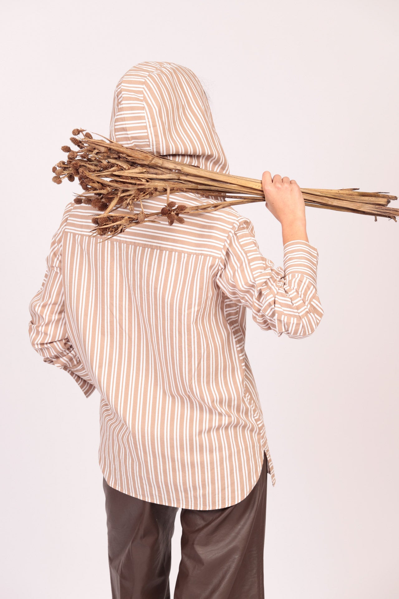 Camisa Beo (rayas beige con blanco)