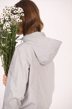 Camisa Beo (rayas grises con blanco)
