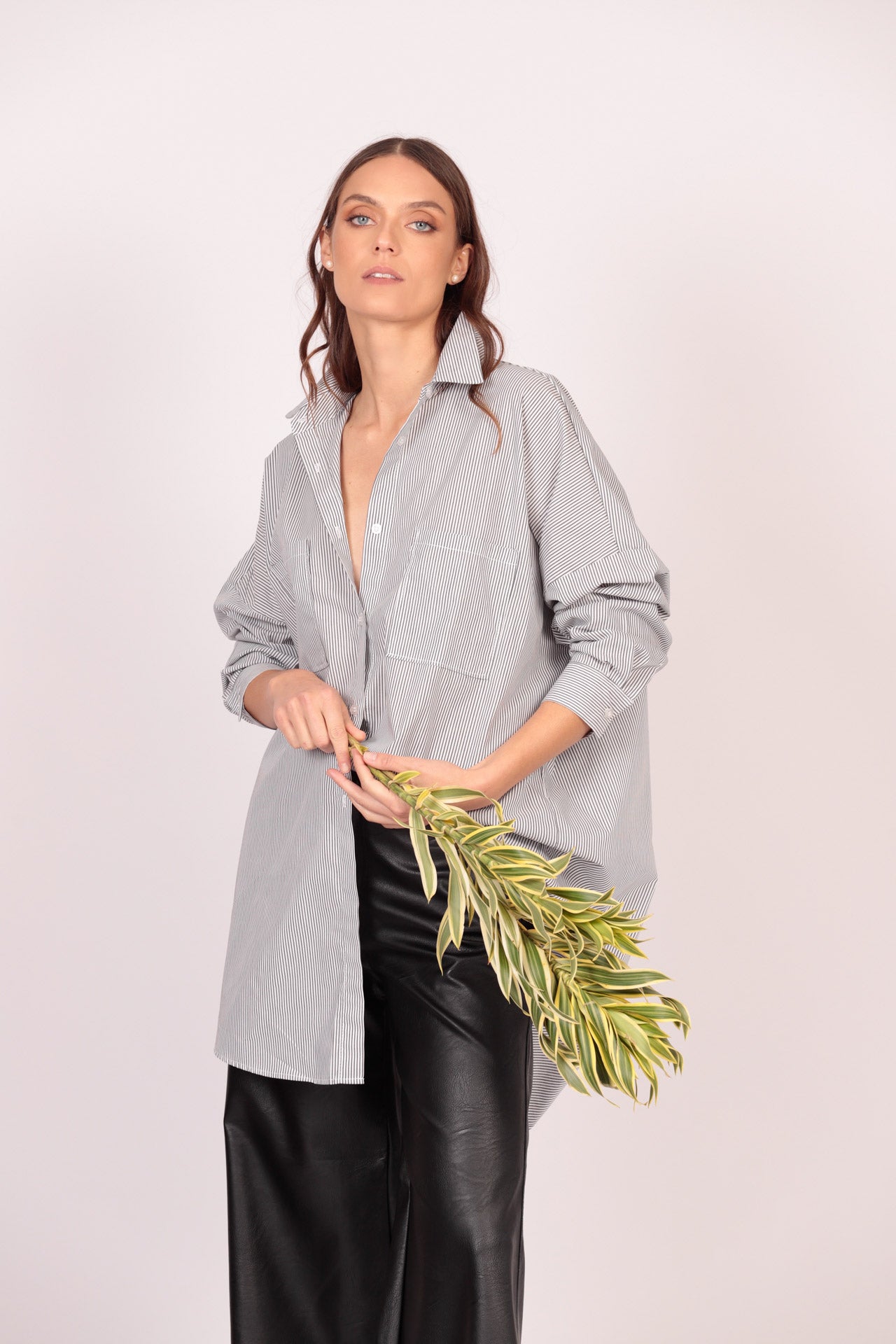 Camisa Ola (rayas grises con blanco)