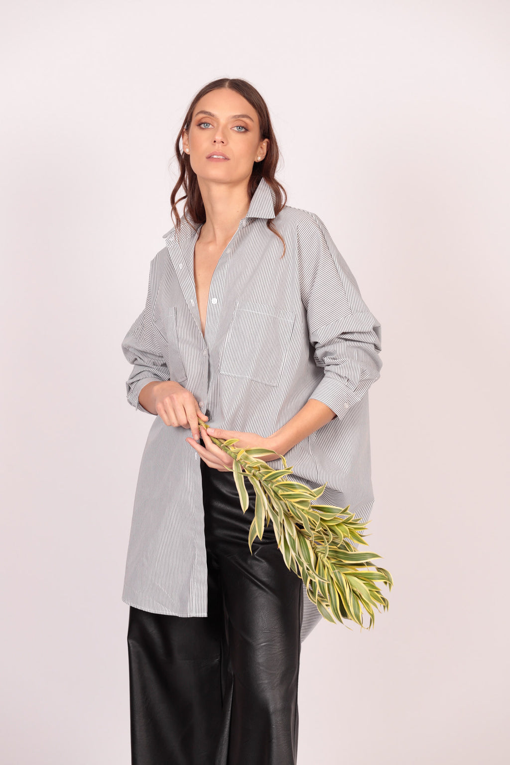 Camisa Ola (rayas grises con blanco)