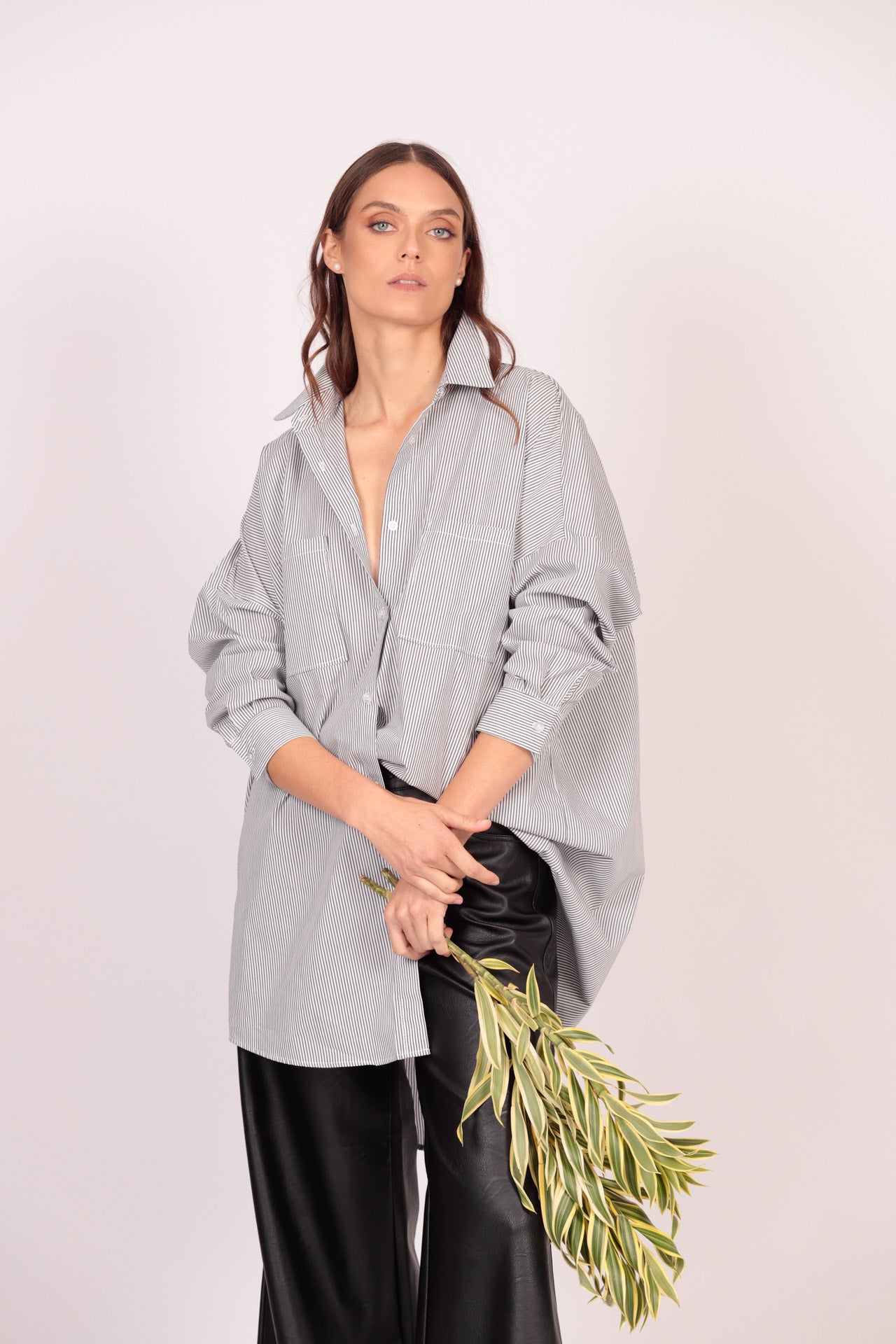 Camisa Ola (rayas grises con blanco)