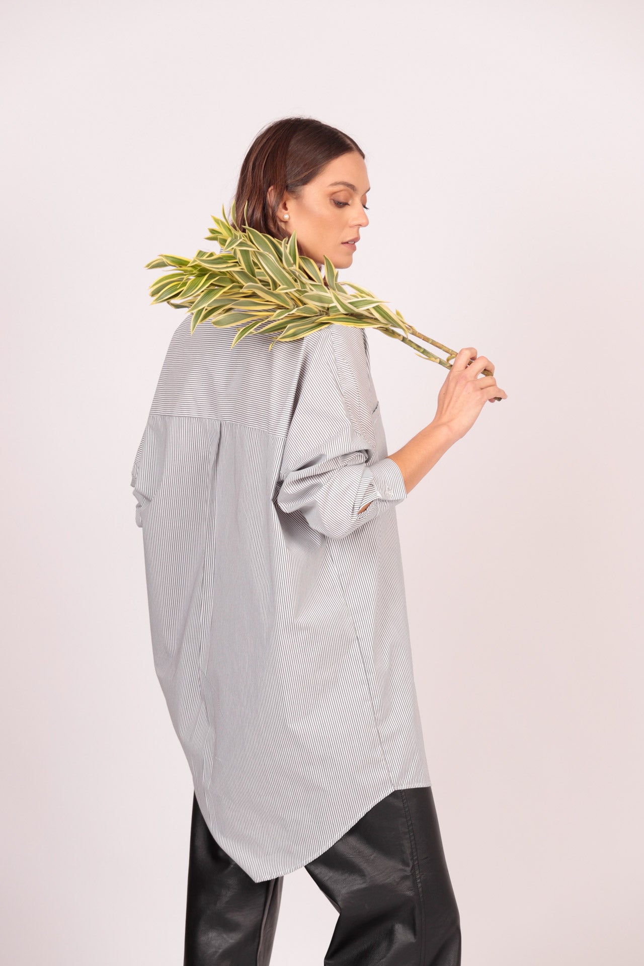 Camisa Ola (rayas grises con blanco)