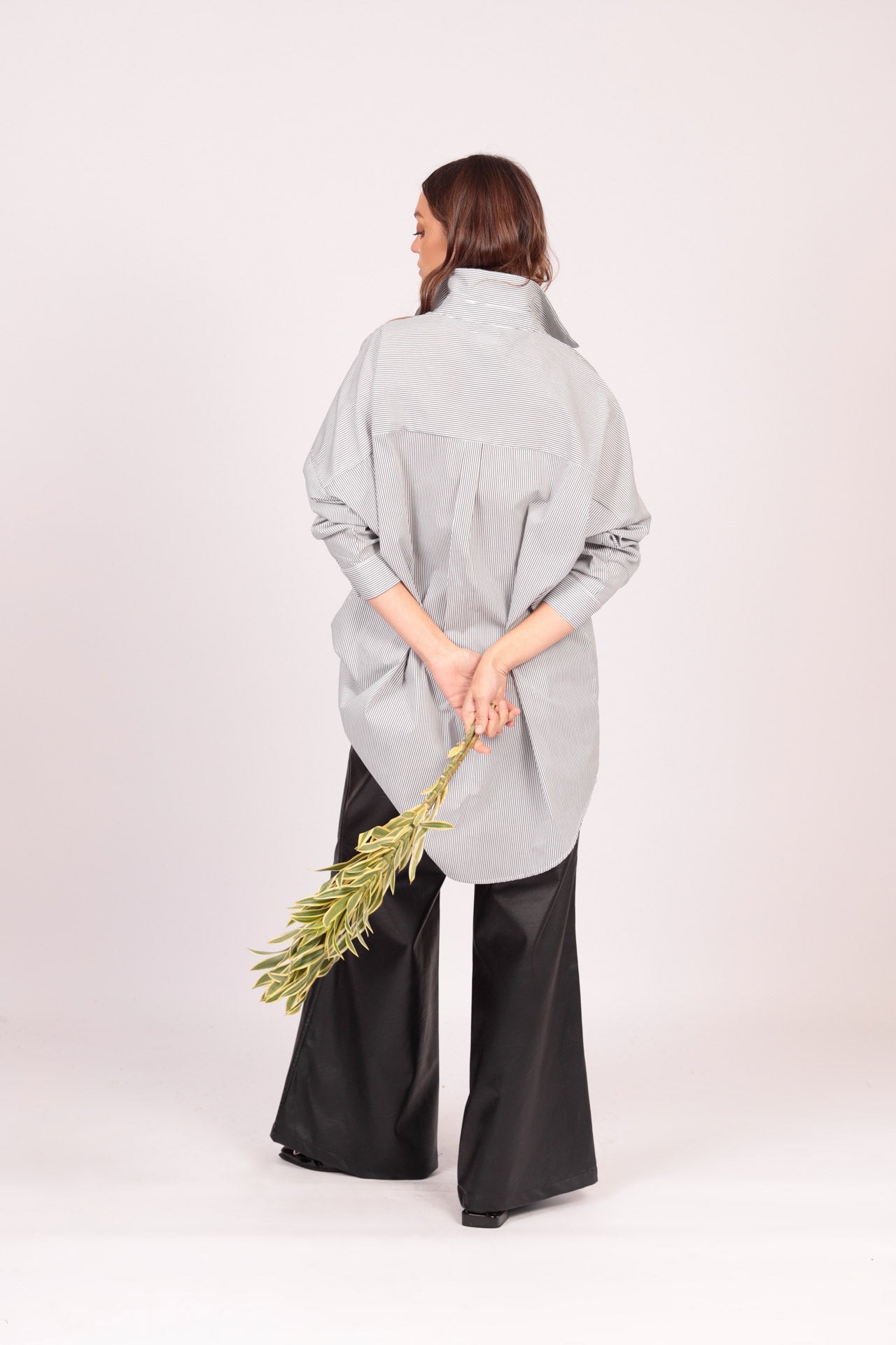 Camisa Ola (rayas grises con blanco)